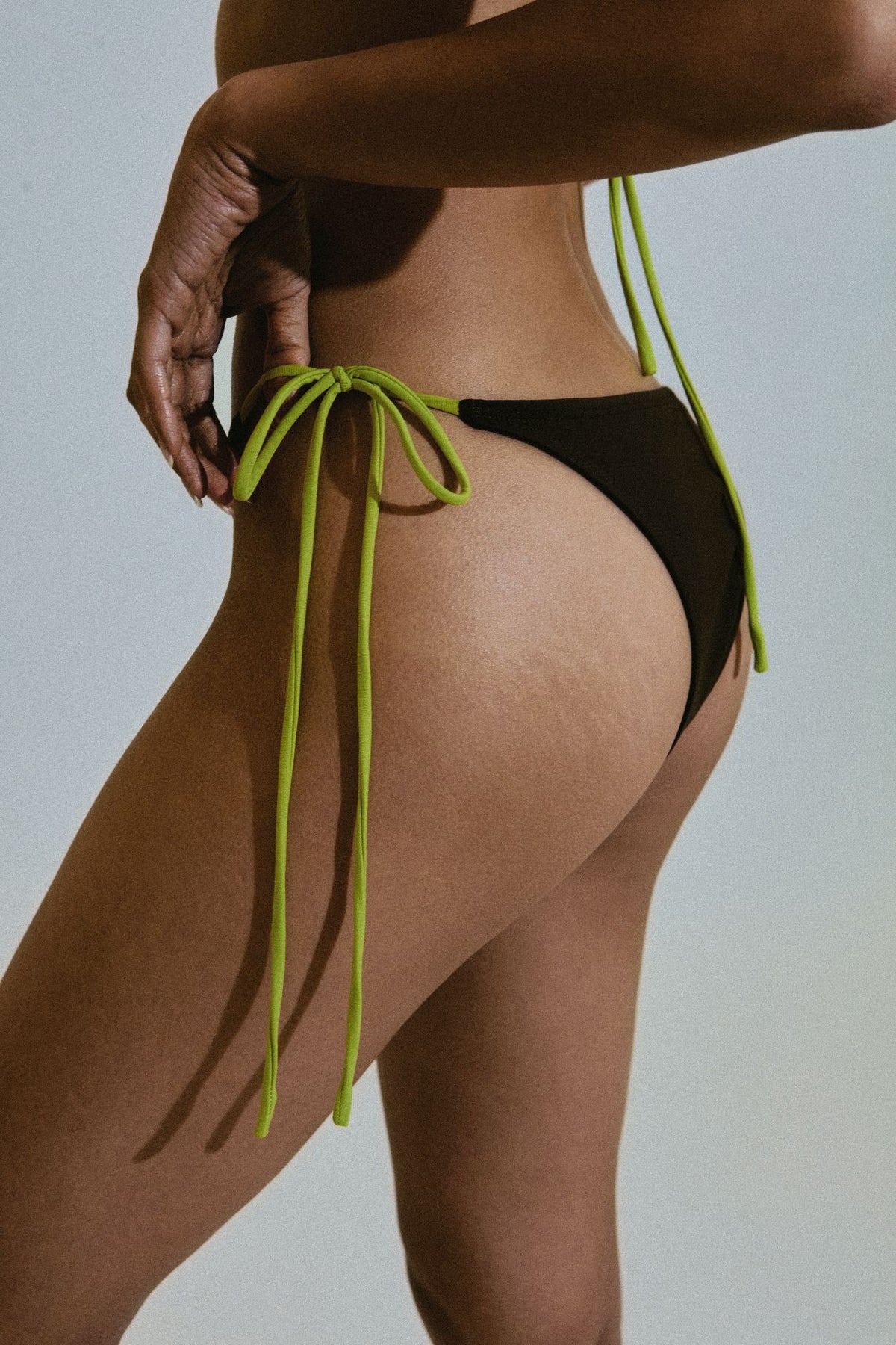 Contrast triangle bikini BottomㅣBrown/Olive Yellow